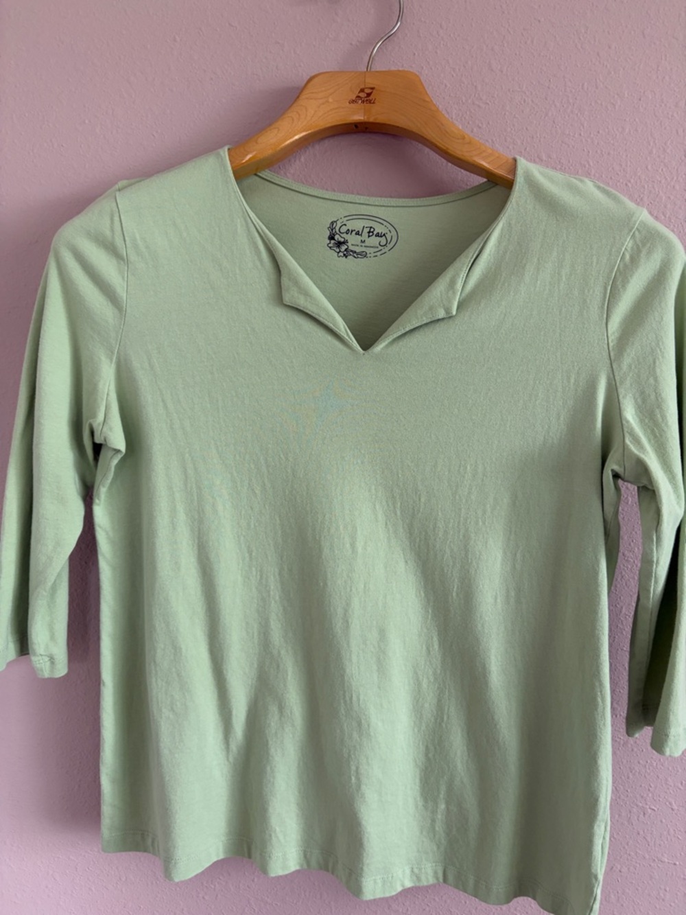 Coral Bay Mint Green V-Notch Tee size M